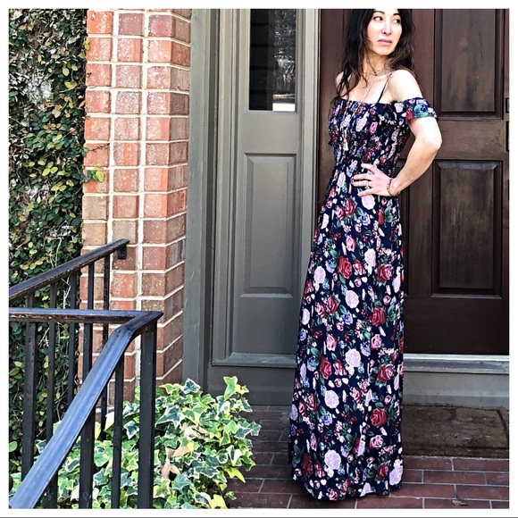 ✨LAST ONE✨Beautiful floral maxi dress - Picture 3 of 7